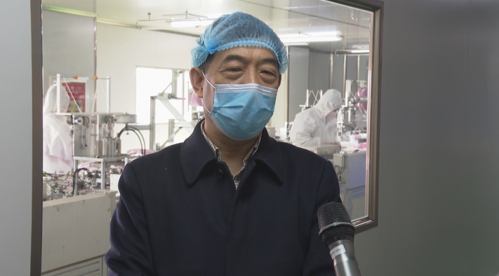 鄭州市醫(yī)用口罩日產(chǎn)能達230萬只。疫情就是命令，防控就是責(zé)任。